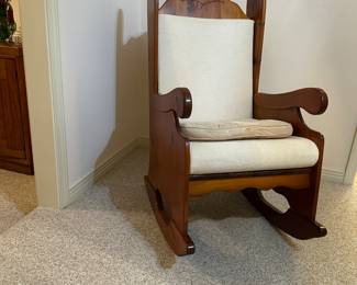 #20 - $120 - Solid oak rocking chair 43tx22wx27d
