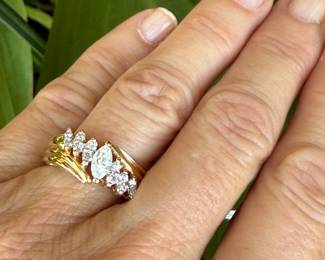 #98 - $475 - 14kt yellow gold w/diamonds sz.7.-  5.5 grams