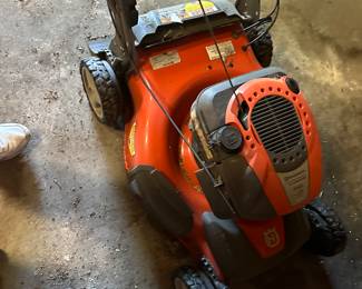 #62 - $140 - Husqvarna push lawn mower HU 725AMD/BBC
