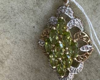 #92 - $220 - 10kt yellow gold pendant peridot stones with chain