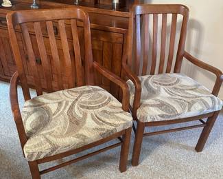 #22 - $400 - Solid oak 6 chairs 2 arms