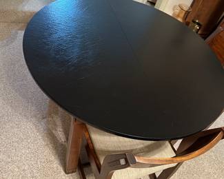 #9 - $300 - Round Oak dinning table with 6 chairs - table 30tx43 round - chairs 30tx21w20d Also has 2 leaf  inserts 
