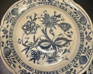 #28A - $150 - Kahla Zwiebelmuster China set - decanters sold separately
