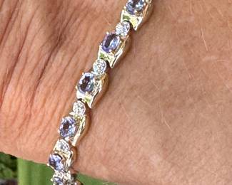 #105 - $945 - Tanzanite & diamond bracelet - 10kt yellow gold - 7"4 Long - 8.4 grams.