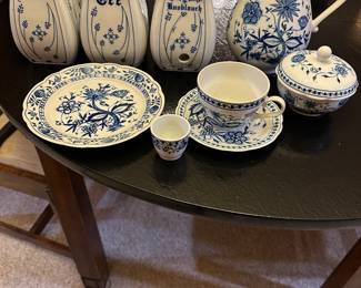 #28A - $150 - Kahla Zwiebelmuster China set - decanters sold separately