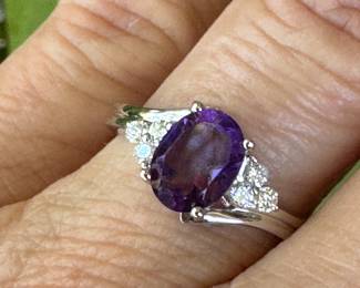 #102 - Amethyst & diamond ring. 10kt white gold. size 7 - 2.0 grams.