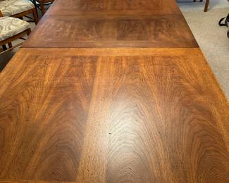 #21 - $800 - Drexel heritage table 29tx72wx42d each leaf is 20w 