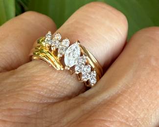 #98 - $475 - 14kt yellow gold w/diamonds sz.7.-  5.5 grams