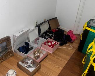 Many shoes Dolls Kill, Steve Madden, Salvatore Ferragamo, Tom Ford, Aldo, Loewe