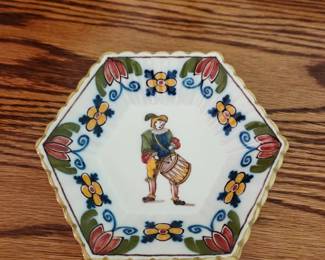 Wakkum delft pottery plate