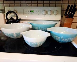 Vintage pyrex set