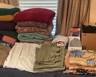 Blankets/Throws/Socks