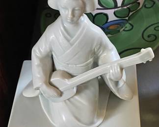 Andrea Musical Oriental Figure
