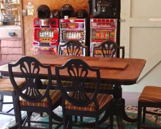 Duncan Phyfe tabe with leaf and 6 chairs