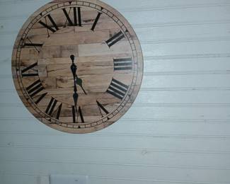 Large farmhouse clock asking price $ 25.00 or best offer