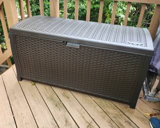 Outdoor storage box