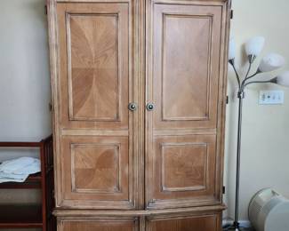 Broyhill hutch
