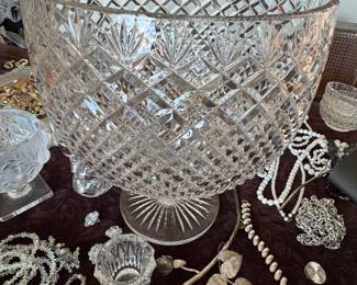Large Hand-Cut Crystal Punch Bowl with Pedestal Base – Intricate Diamond and Fan Pattern