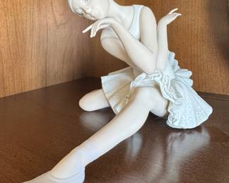 Lladro Porcelain Ballerina Figurine – Elegant Handcrafted Spain Collectible