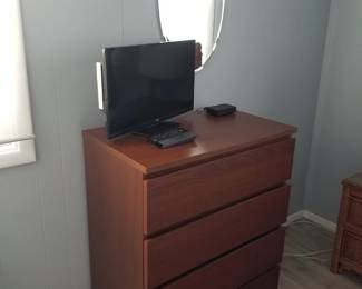 4-drawer dresser; TV