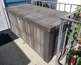 Deck box