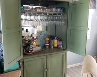 Lower unit: bar cabinet