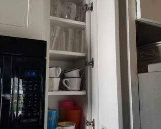 Upper unit: glasses & mugs