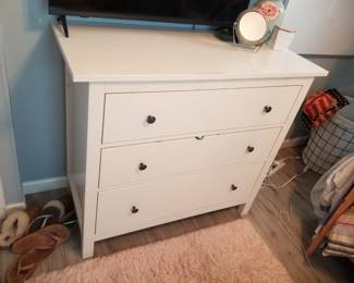 3-drawer dresser
