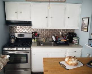 Lower unit: Frigidaire Gallery gas range