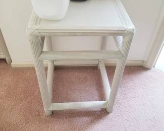 Accent table