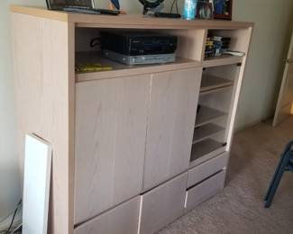 Entertainment cabinet
