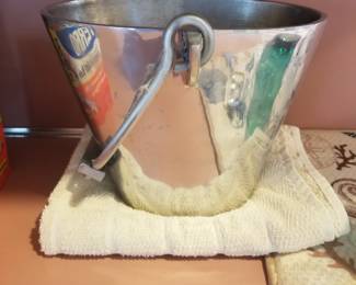 Aluminum ice bucket