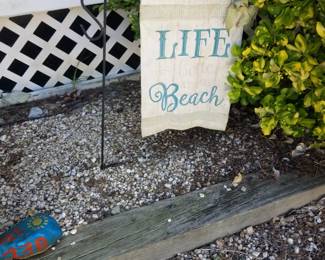 Yard flag