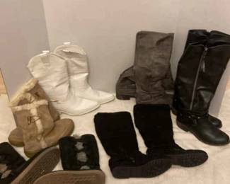Size 7.5 Womans Boots