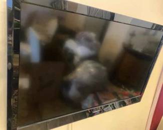 Hitachi Ultravisio 42 TV With Remote