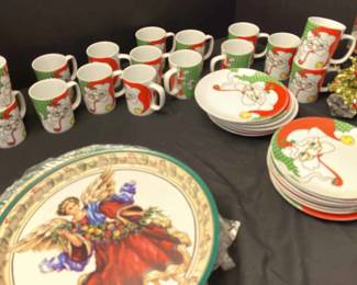 Fritz Floyd Sixteen Piece Set Christmas Desert Plates and mugs