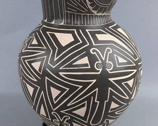 Mata Ortiz Pottery Vase, Artist Signed "Humberto Pina", Mexico, 7.5" Tall