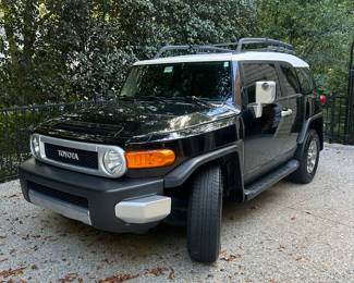 Toyota FJ Cruiser 2013, great mechanical condition. VIN: JTEBU4BF7DK155981
83k miles $21,500 OBO with $5000 non-refundable cash deposit 
