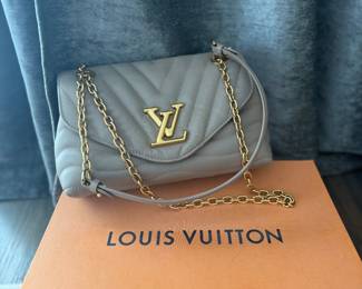 Authentic Louis Vuitton in excellent used condition, comes with dust bag and box.