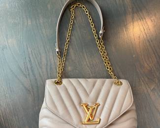 Excellent condition, authentic Louis Vuitton. Perfect neutral!