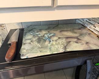 microwave, glass plate settings, knife