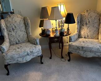 High back chairs,
side table,
many lamp