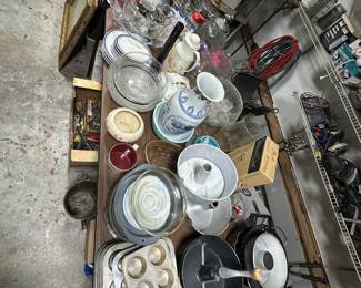 Miscellaneous kitchen items