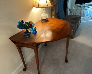Drop leaf table, lamp, glass fruit and birds