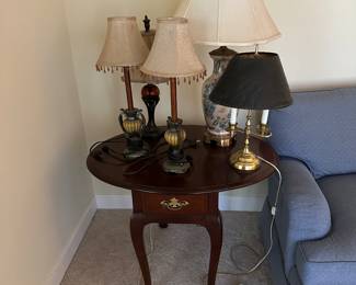 Side table (2 matching), many lamps