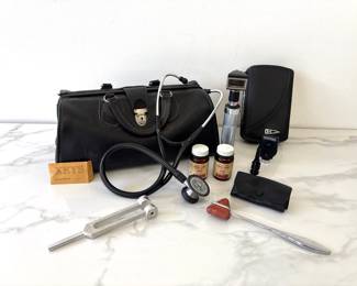 Lot 7517 Vintage Doctors Bag with Medical Equipment