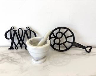 Lot 7528 Vintage Cast Iron Trivets William and Mary and Marble Mortar and Pestle