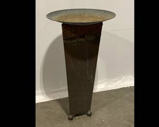 Lot 7312 Outdoor Garden Modernist Birdbath