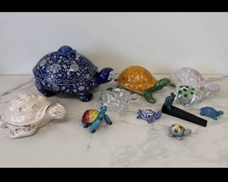 Lot 7024 Ceramic Glass Turtle Figurines