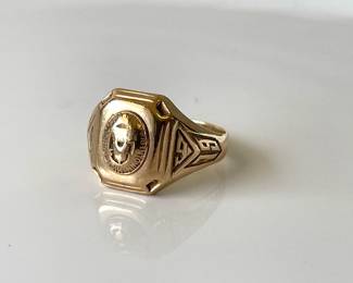 Lot 7506 10K Gold Class Ring Size 8.75 6.9g